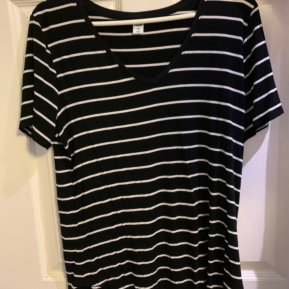Striped black and white shirt👏